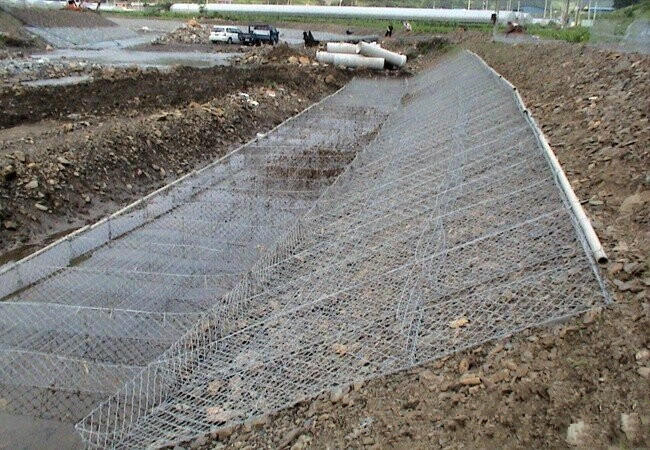 鍍鋅雷諾護(hù)墊.jpg 鍍鋅雷諾護(hù)墊.jpg